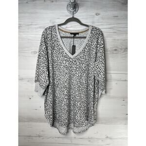 Jane Delancey Sweater Womens 1X Leopard Print V Neck Pullover Lightweight Top